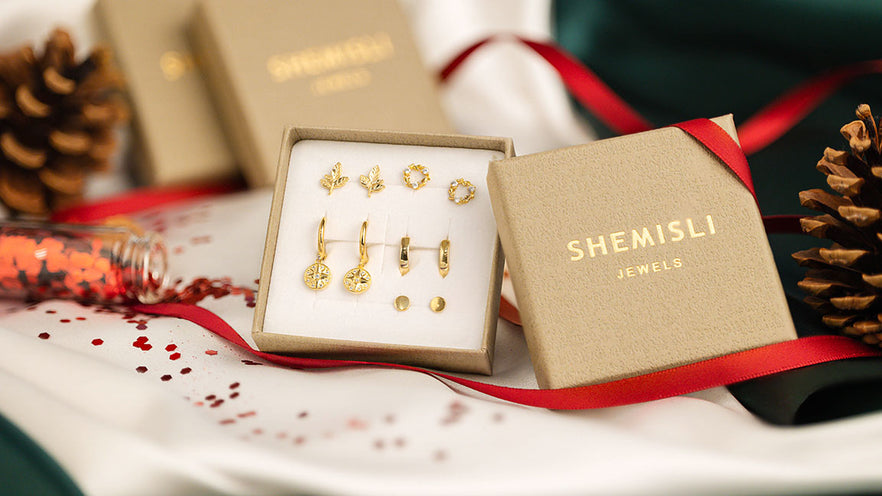 Shemisli's Christmas Gift Guide banner featuring diverse gift ideas for every personality.